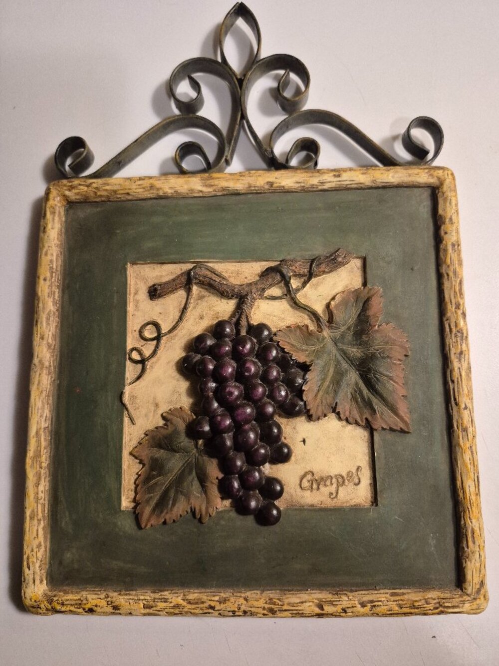 VINTAGE 3D METAL GRAPE CLUSTER WALL PLAQUE